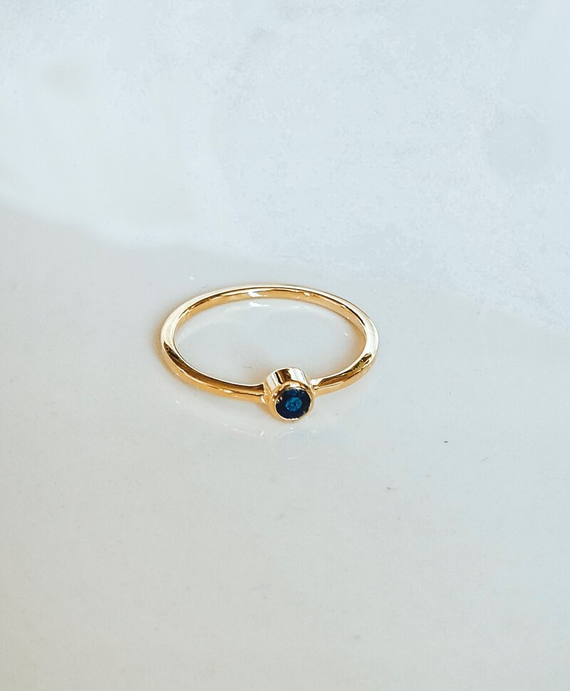 Gold Plated Minimalistische Ring Met Lapis Lazuli Keala