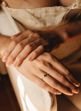 Zilveren Minimalistische Ring Met Granaat Keala