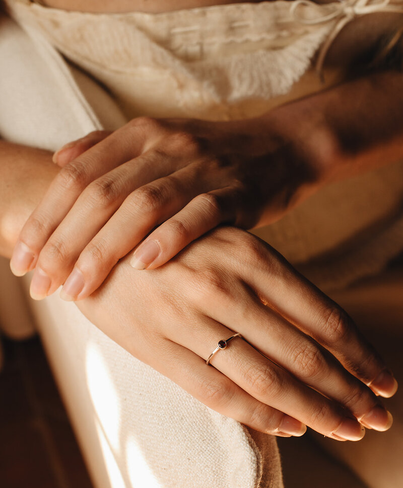 Zilveren Minimalistische Ring Met Granaat Keala