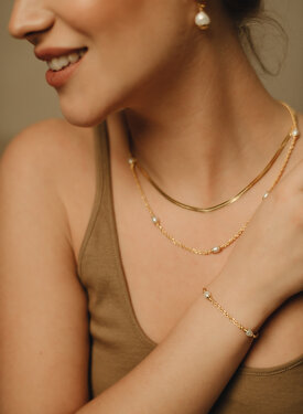 Vergoldetes Twisted-Armband mit Perlen Chiyo