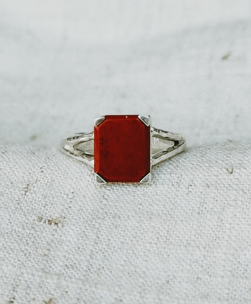 Silberner, roter Jaspis-Ring Meiyo