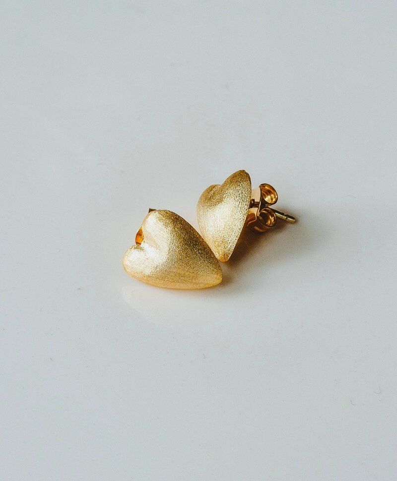 Heart-Shaped Ear Studs Chérie, Gold Plated