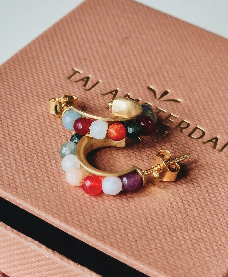 Gold Plated Hoop Oorbellen Met Gekleurde Stenen Coraline