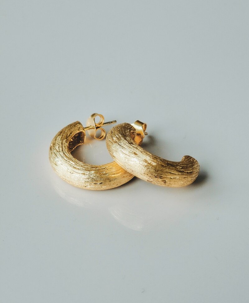 Chubby Half Hoop Earrings Sable, Gold Plated