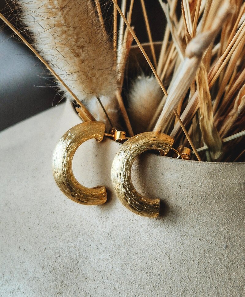 Chubby Half Hoop Earrings Sable, Gold Plated