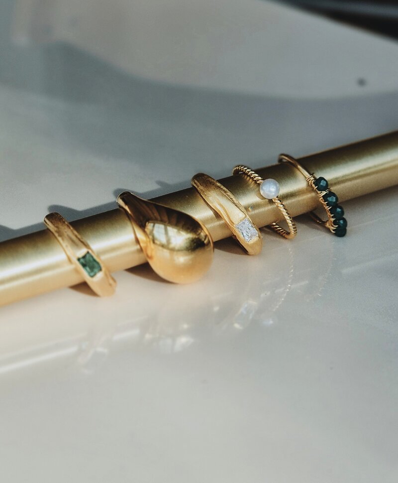 Pearl Ring With Twisted Band Noémie, Gold Plated