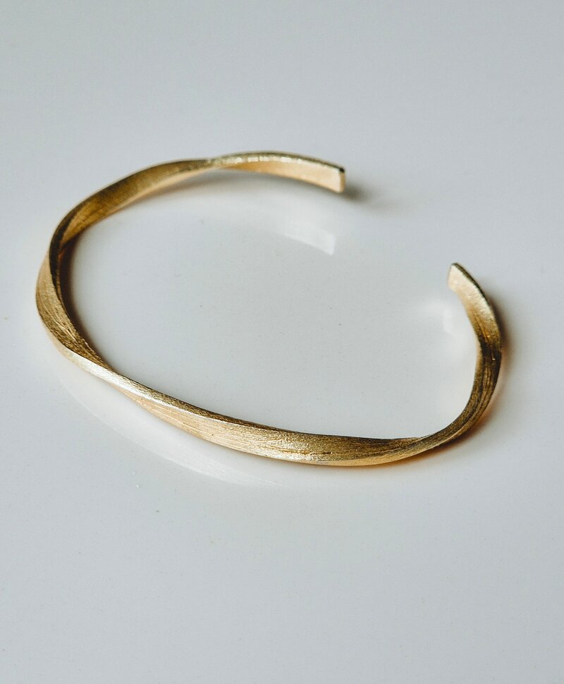 Twisted Cuff Bracelet Maella, Gold Plated
