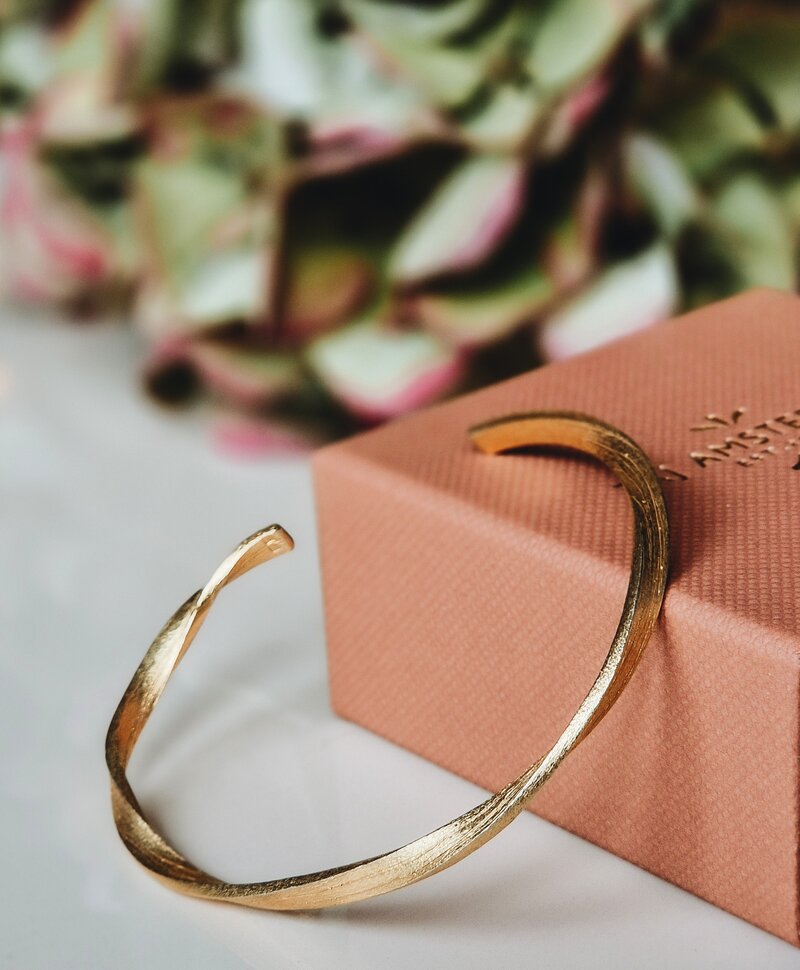 Twisted Cuff Bracelet Maella, Gold Plated