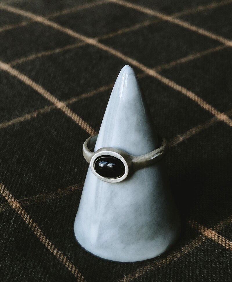 Silver Men’s Ring With Oval Black Onyx Zephyr