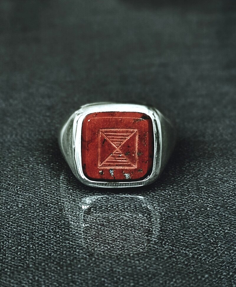 Bague Argent Pierre Rouge pour Hommes Dodzi