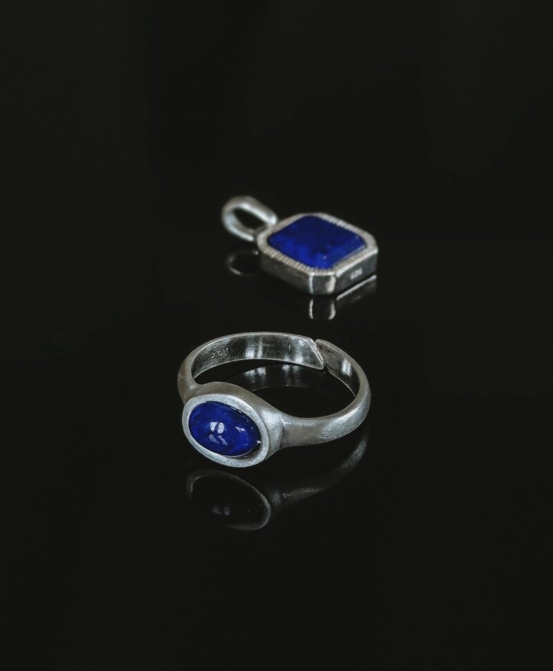 Silver Men’s Ring With Blue Lapis Lazuli Zephyr
