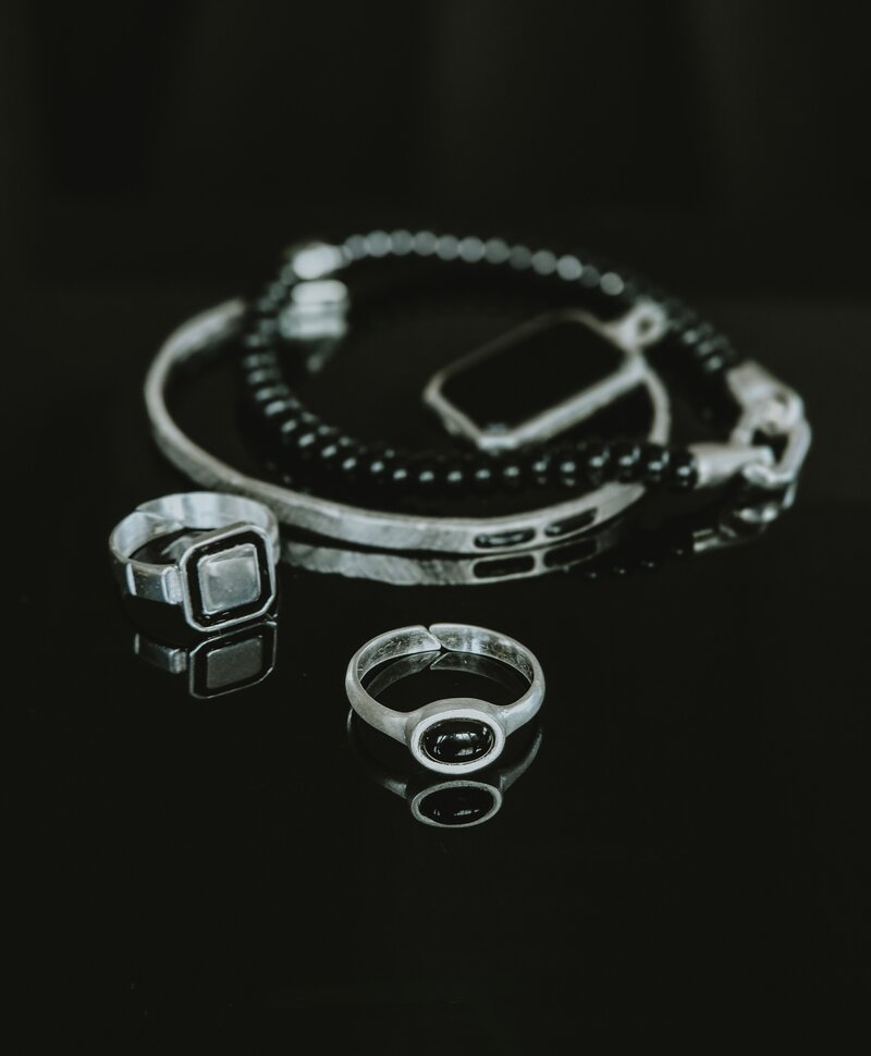 Silberner Herrenring Mit Ovalem Schwarzem Onyx Zephyr