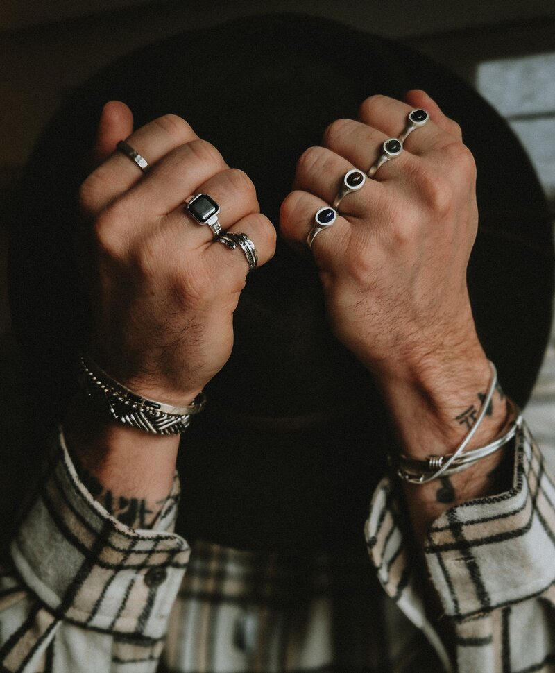 Silberner Herrenring Mit Ovalem Schwarzem Onyx Zephyr