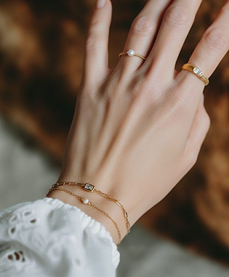 Pearl Ring With Twisted Band Noémie, Gold Plated