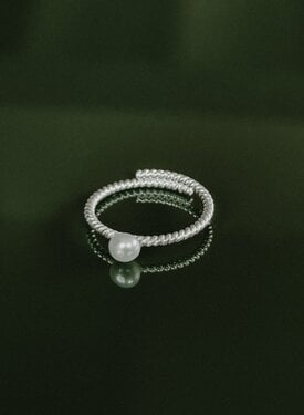 Silberne Perlenring Mit Gedrehtem Band Noémie