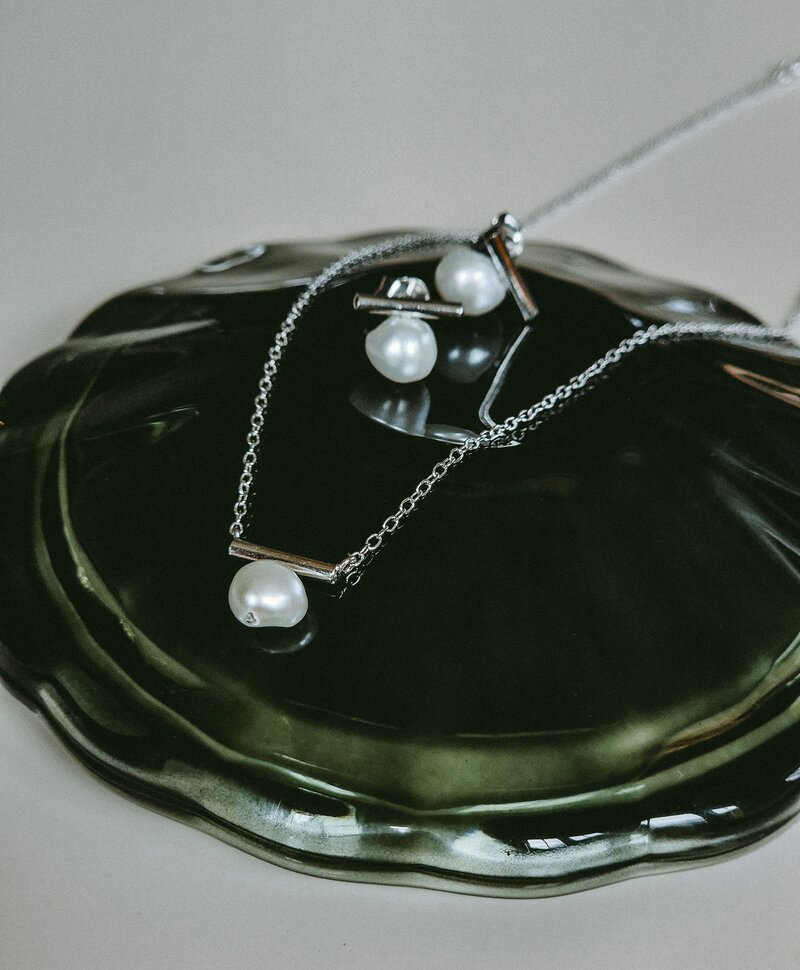 Puces D’Oreilles À Perle Modernes Ondine, Argent