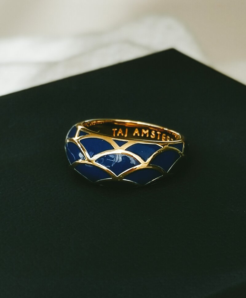 Vergoldeter Kuppelring mit blauer Emaille Sayaka