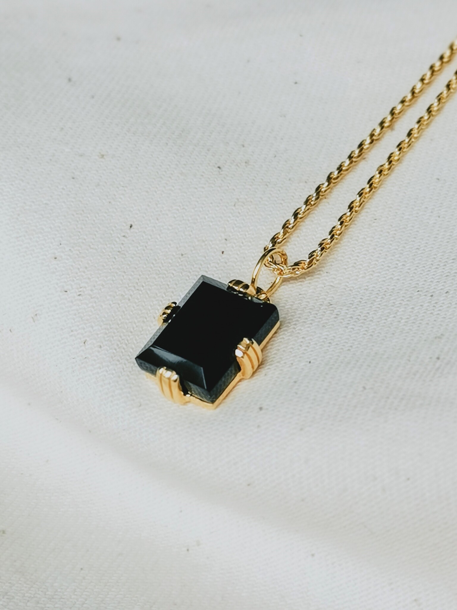 rectangular-onyx-pendant-nyoko