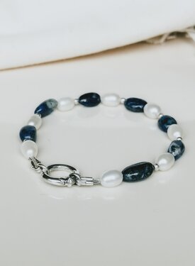 Silberner Lapislazuli & Perlenarmband Aiko