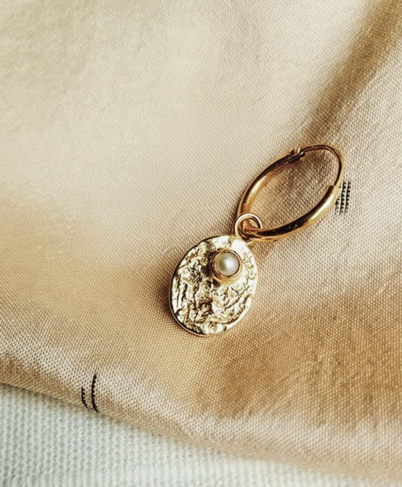 Einzelner vergoldeter Ohrring mit Perle Bela