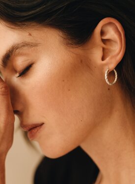 Einzelner silberner, großer Dreh-Ohrring Kiyomi