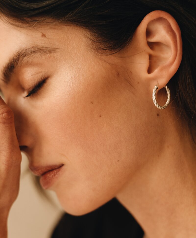 Single Large Twisted Hoop Earring Kiyomi, Silver