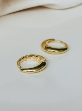 Enkele Gold Plated Kleine Dome Oorbel Yua