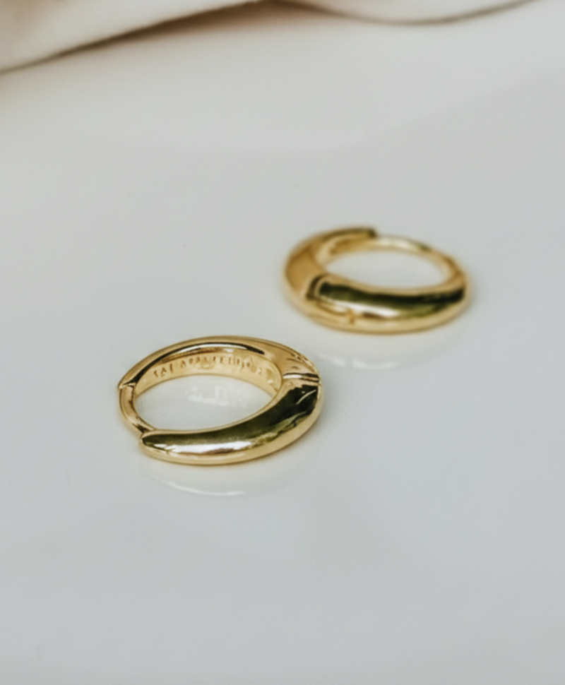 Enkele Gold Plated Kleine Dome Oorbel Yua