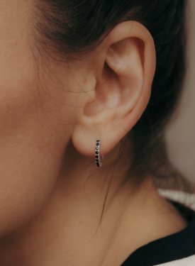 Single Black Sparkle Earring Mai, Silver