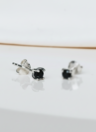 Enkele Zilveren Kleine Onyx Ear Stud Mana