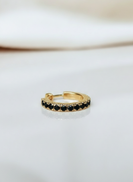 Enkele Gold Plated Oorbel Met Zwarte Steentjes Mai