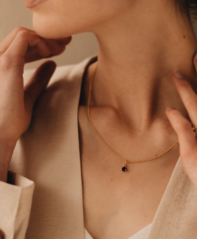 Gold Plated Hangertje Met Onyx Mana