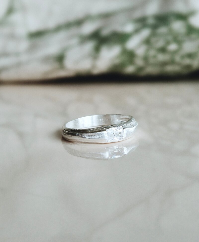 Silberne Ring Mit Klarem Stein Neige
