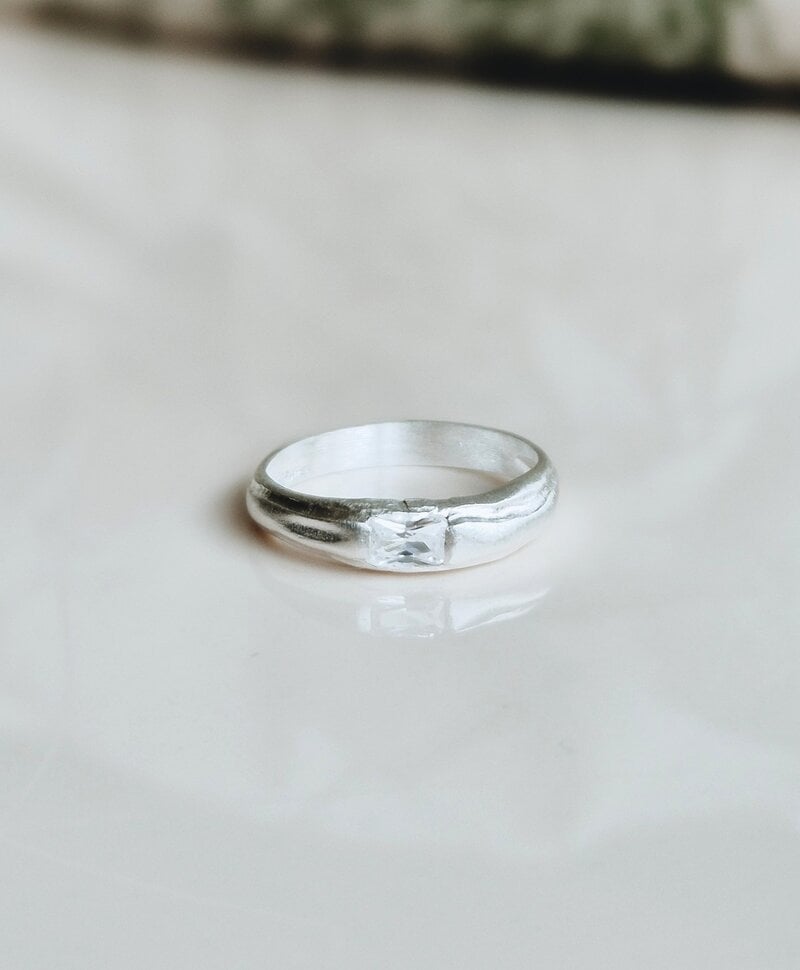 Zilveren Ring Met Heldere Steen Neige