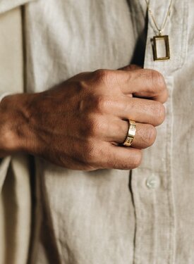 Vergoldeter Herrenring Mit Geflochtenem Band Angus