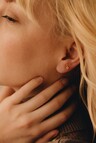 Enkele Gold Plated Herringbone Ear stud Miku (Small)