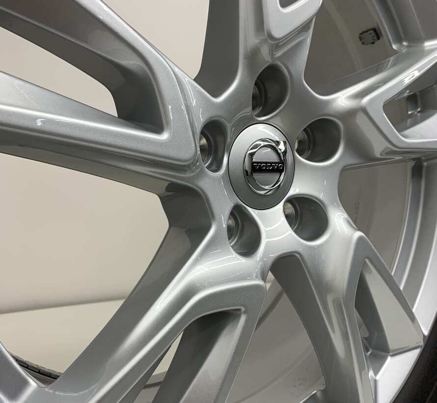 Volvo 18 inch velgen + Allseason banden  XC40 V90CC