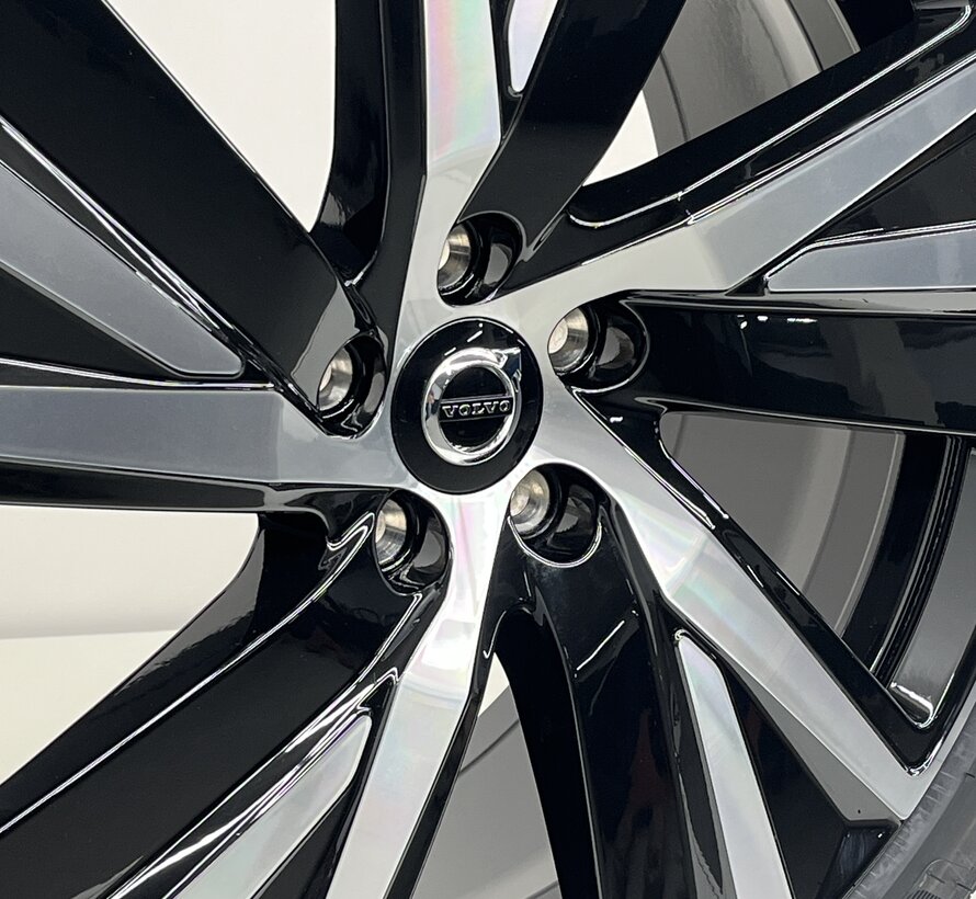 Volvo NIEUWE 19 inch R-design velgen + Winterbanden V90 / S90