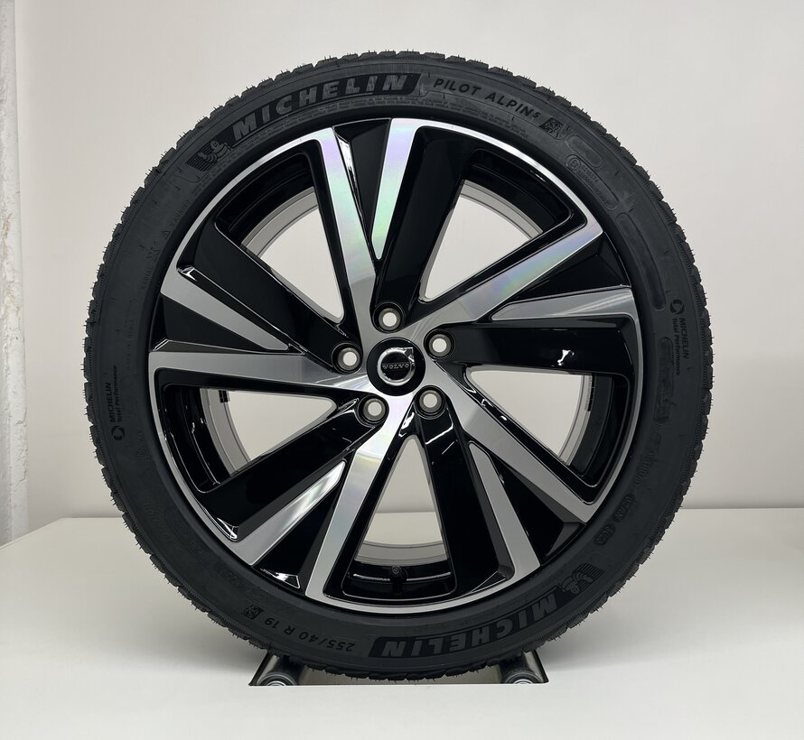 Volvo NIEUWE 19 inch R-design velgen + Winterbanden V90 / S90
