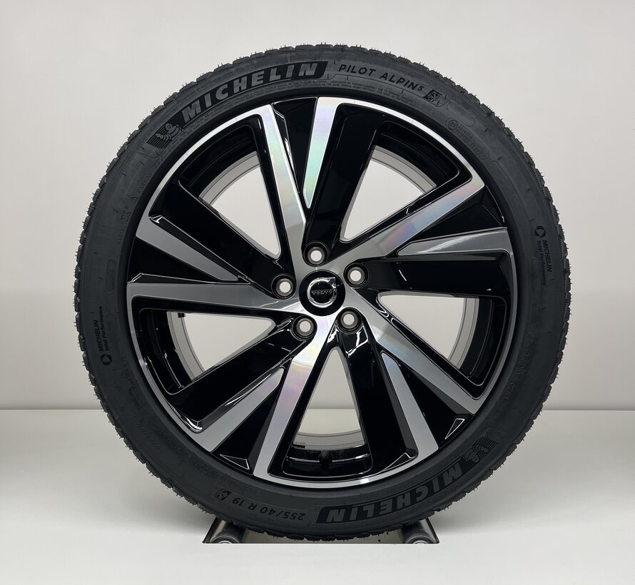 Volvo NIEUWE 19 inch R-design velgen + Winterbanden V90 / S90