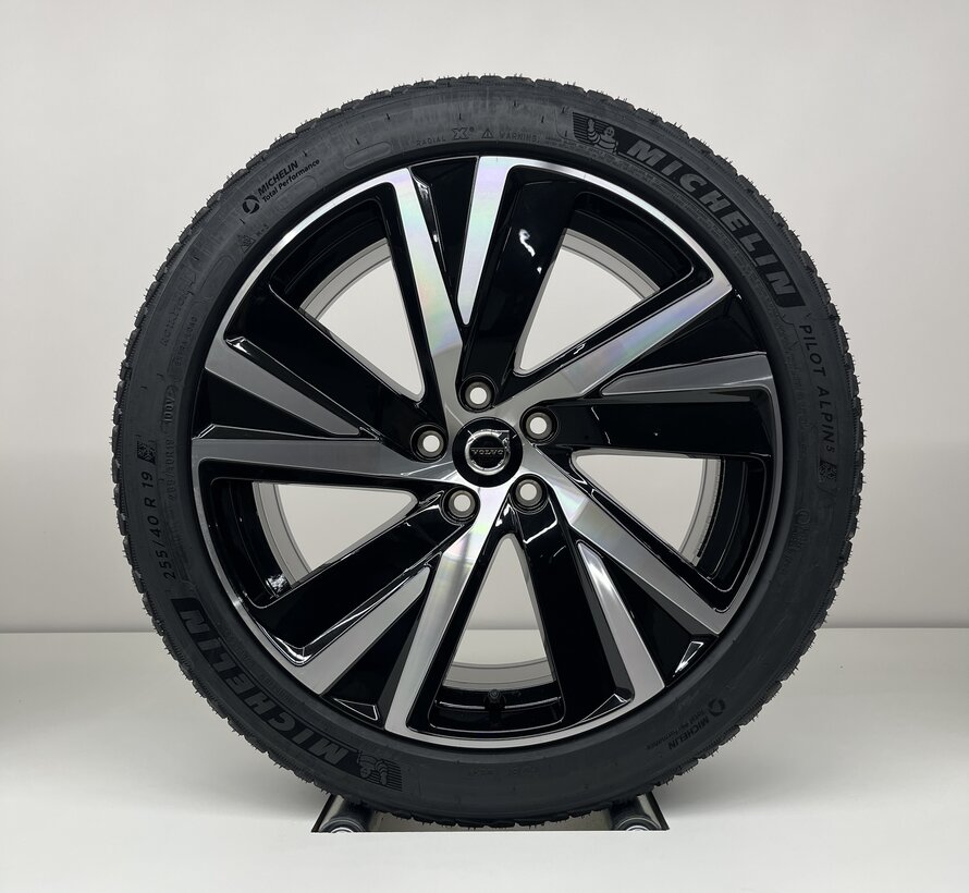 Volvo NIEUWE 19 inch R-design velgen + Winterbanden V90 / S90