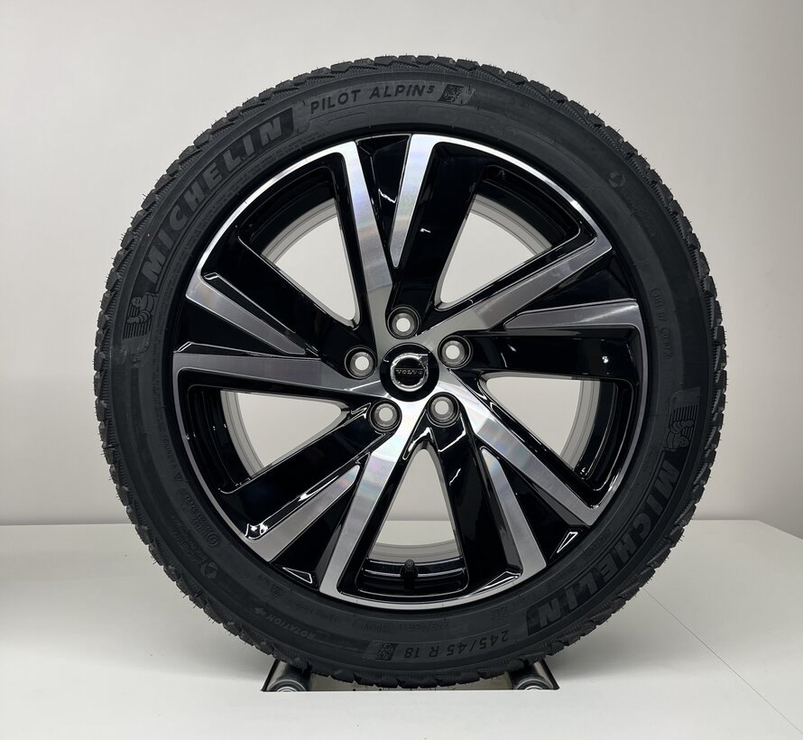 Volvo NIEUWE 18 inch R-Design velgen + Winterbanden V90 / S90