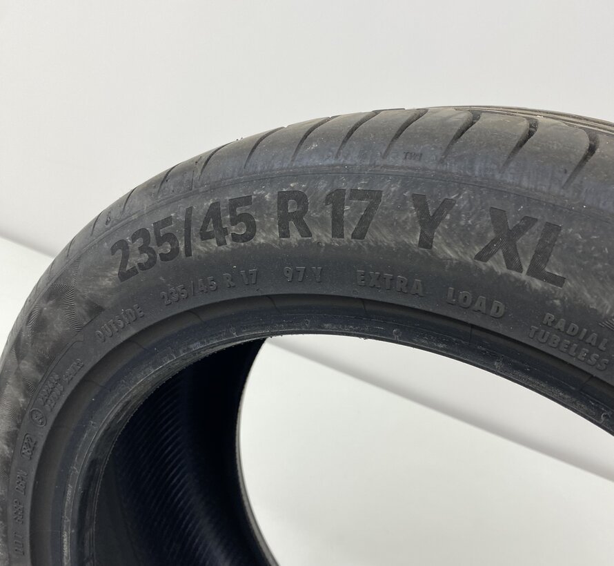 235/45 R17 Continental