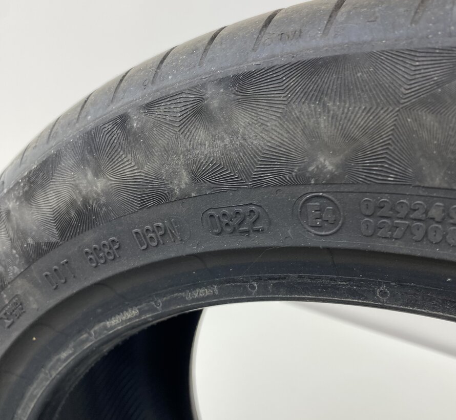 235/45 R17 Continental