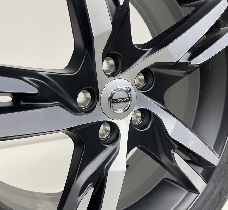 Volvo NIEUWE 19 inch R-design velgen + Zomerbanden XC60 vanaf 2017