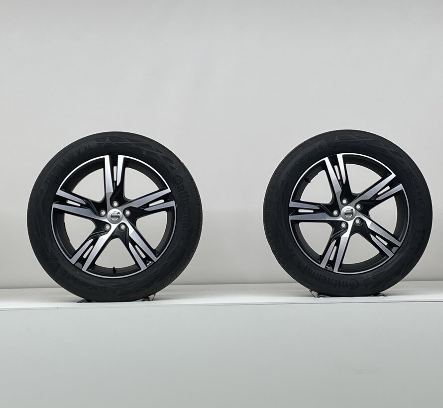 Volvo NIEUWE 19 inch R-design velgen + Zomerbanden XC60 vanaf 2017