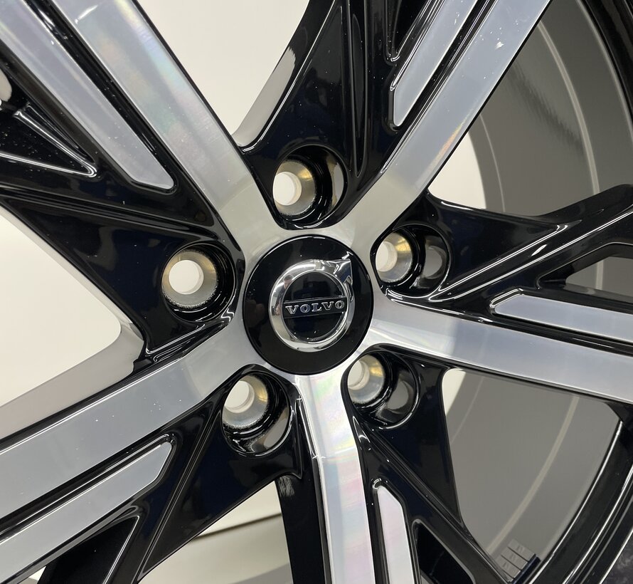 Volvo NIEUWE 19 inch R-design velgen + winterbanden V60 / S60 2018-