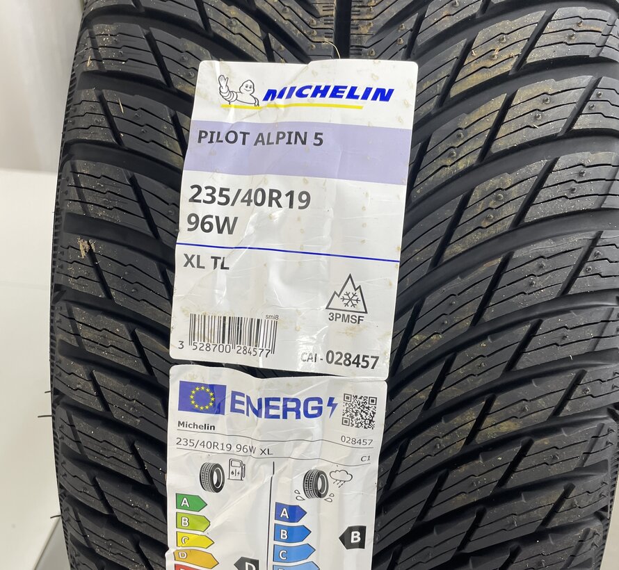 Volvo NIEUWE 19 inch R-design velgen + winterbanden V60 / S60 2018-
