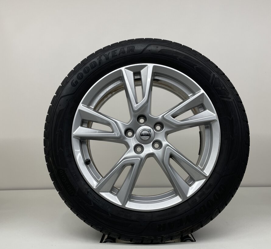 Volvo 18 inch velgen + winterbanden XC40
