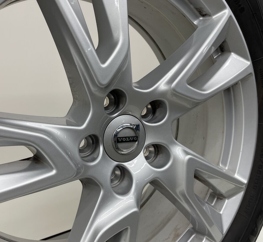 Volvo 18 inch velgen + winterbanden XC40